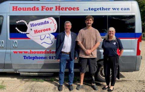 Jonny Holloway with Hounds Team